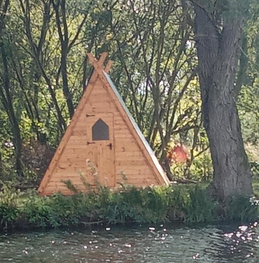 "George'S" Lakeside Wooden Tipi Hotel Clare Exterior foto