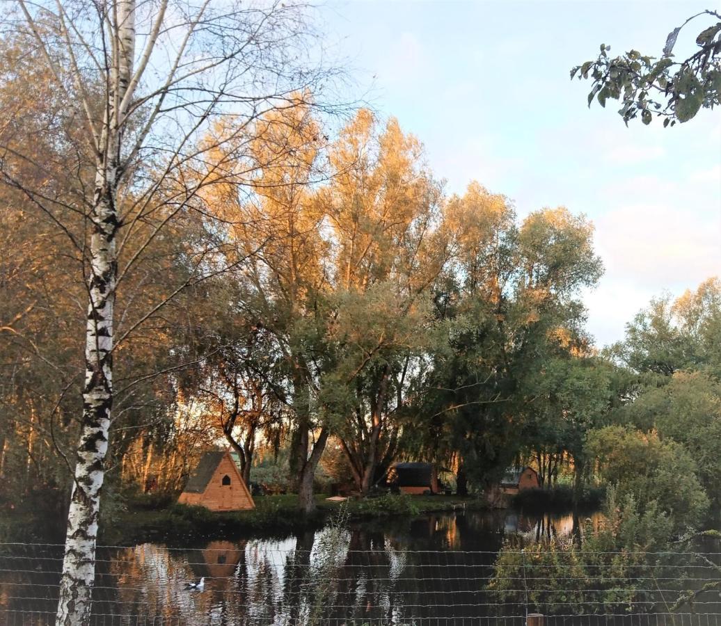 "George'S" Lakeside Wooden Tipi Hotel Clare Exterior foto