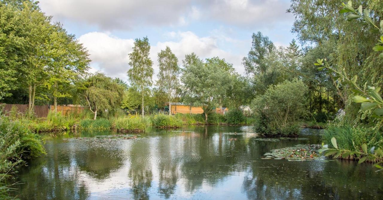 "George'S" Lakeside Wooden Tipi Hotel Clare Exterior foto