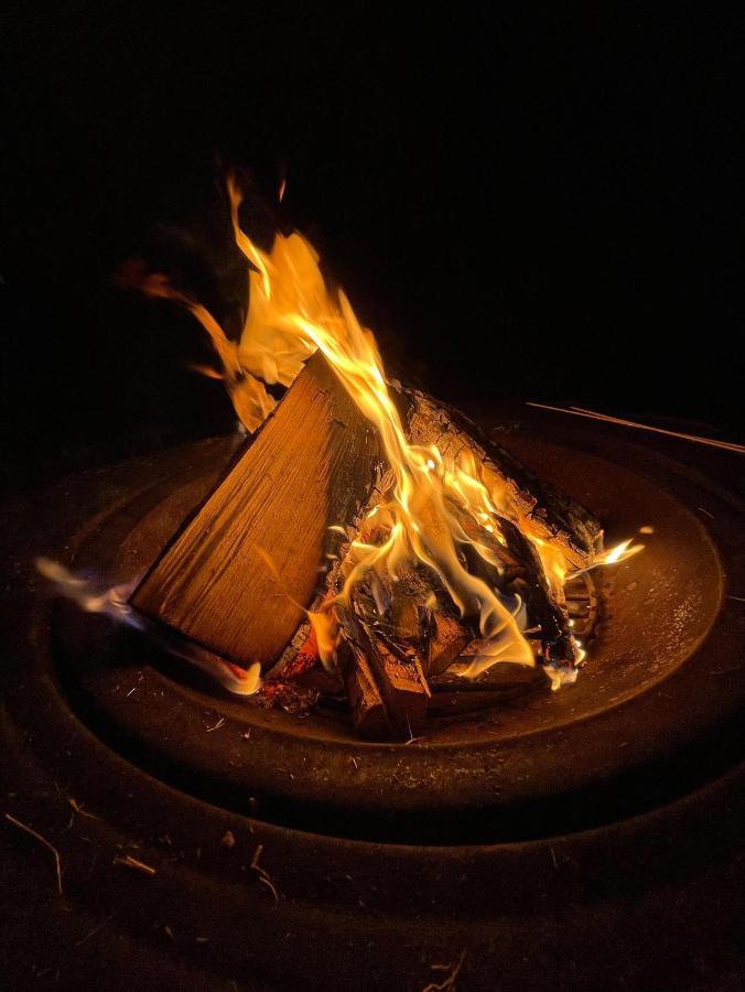 "George'S" Lakeside Wooden Tipi Hotel Clare Exterior foto